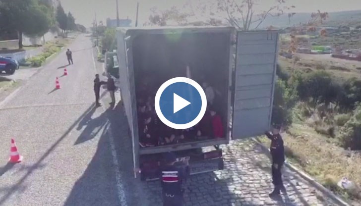 Полицията публикува видеозапис, на който се вижда как хората слизат от ремаркето на ТИР край град Аваджик