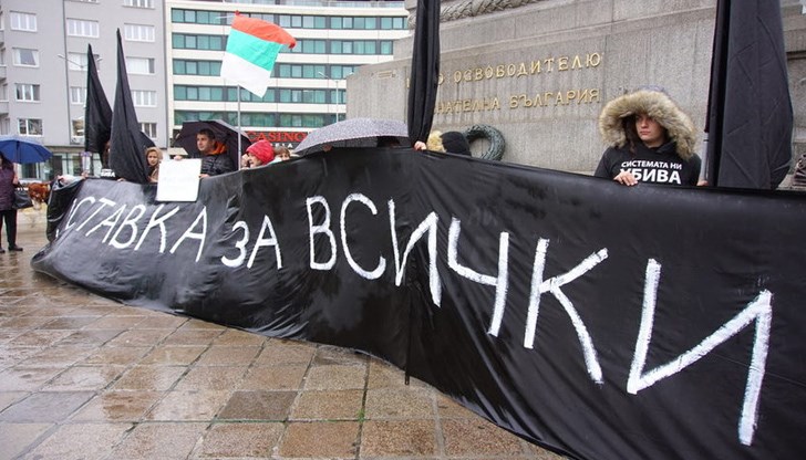 Майките на децата с увреждания искат оставката на всички депутати, подкрепили Валери Симеонов за новия му пост