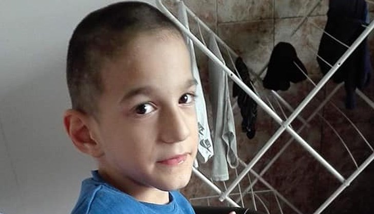 Майка му трябва да събере 6000 лева за операция! Майка му трябва да събере 6000 лева за операция!