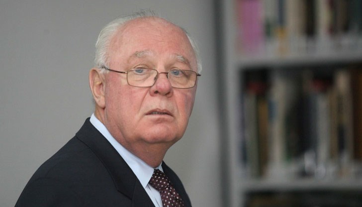 Отправям тези критики, защото искам България да бъде по-добро място, а не заради самата критика, заяви посланикът на Съединените щати у нас