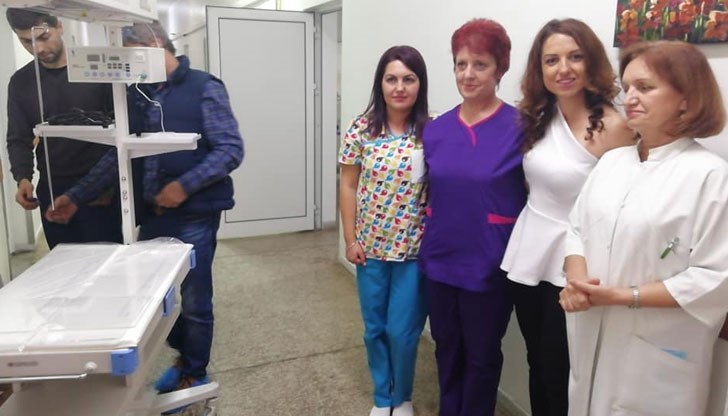 31-годишната Десислава Николова е издала книга, а средствата от продажбата й е дарила за купуване на кувьози и апаратура за болници, които имат нужда от тях