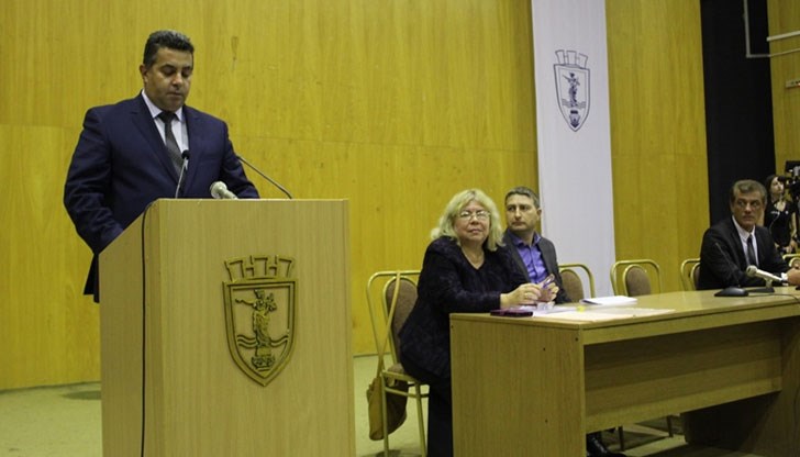 По традиция заседанието беше водено от най-възрастния общински съветник, а именно Тодор Койнов