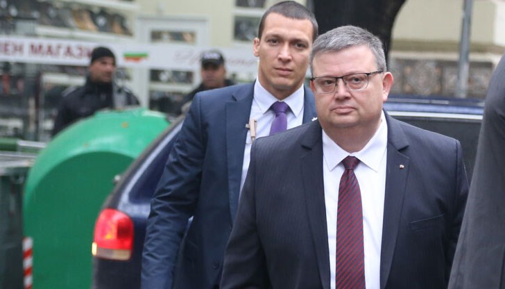 Затова звучи абсурдно, че Борисов нямал нищо общо с тези решения. Но има и други важни детайли Затова звучи абсурдно, че Борисов нямал нищо общо с тези решения. Но има и други важни детайли