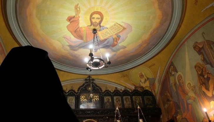 Заупокойни молитви ще отправят всички православни храмове в страната