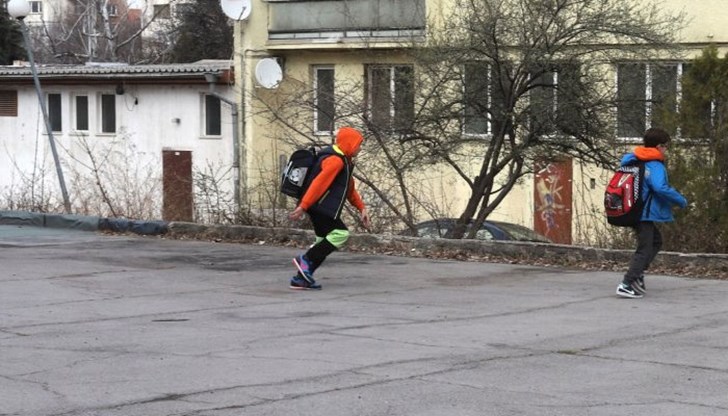 От тази учебна година санкциите ще са по-строги - помощта ще се спира за една година От тази учебна година санкциите ще са по-строги - помощта ще се спира за една година