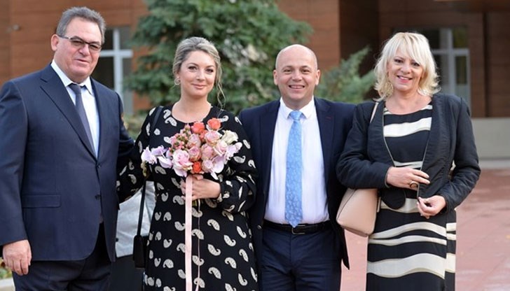 Нона Йотова и Богомил Бонев кумуваха на младоженците