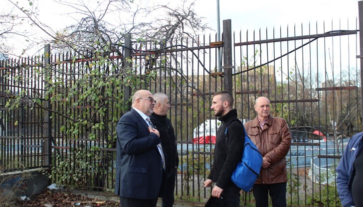 Пътят на учениците към Гимназията по електроника и електротехника вече ще е осветен