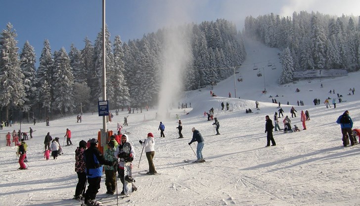 Има живописни парчета земя с гледка за милиони долари, стари селски къщи, нуждаещи се от ремонт, както и апартаменти до ски лифтовете Има живописни парчета земя с гледка за милиони долари, стари селски къщи, нуждаещи се от ремонт, както и апартаменти до ски лифтовете