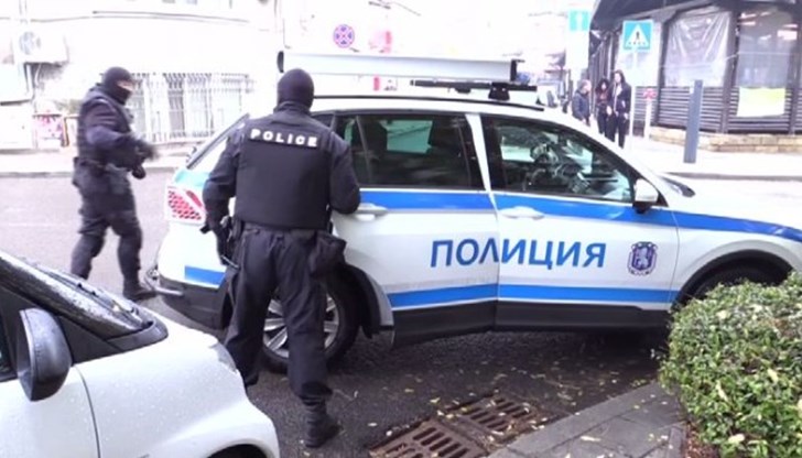 Откраднати са скъпоценности за над 15 хиляди лева. Откраднати са скъпоценности за над 15 хиляди лева.