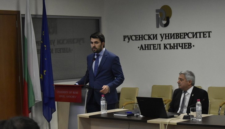 Тази година България чества не само 140 години дипломация, но и 140 години от връщането си на международната сцена Тази година България чества не само 140 години дипломация, но и 140 години от връщането си на международната сцена