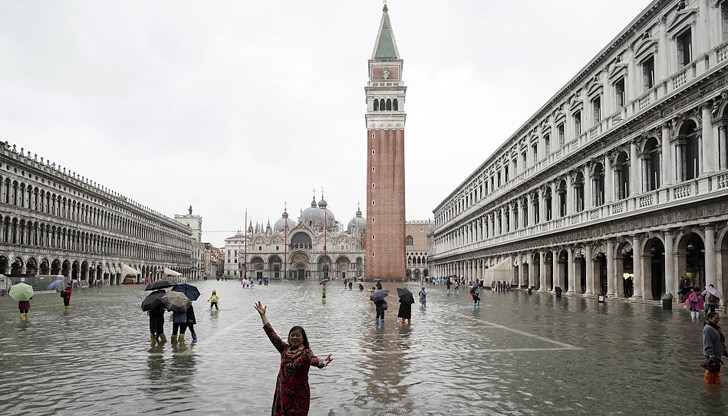 Днес по обед нивото на водата във Венеция бе 110 сантиметра