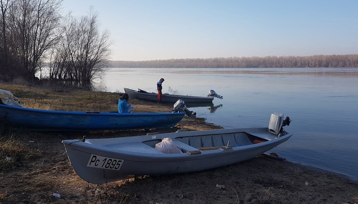 Затруднено е корабоплаването в почти целия участък на реката Затруднено е корабоплаването в почти целия участък на реката