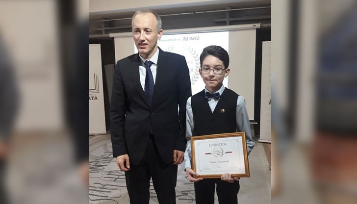 Томас-Калин Симеонов бе поздравен лично от министъра на образованието Красимир Вълчев Томас-Калин Симеонов бе поздравен лично от министъра на образованието Красимир Вълчев