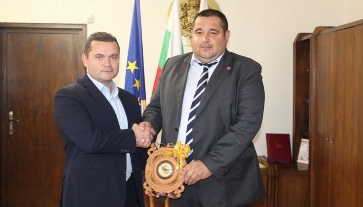 Юджел Хюсню заедно с Ибазер Ибазеров - имам на град Русе, пожелаха здраве и успех през мандата на новия кмет