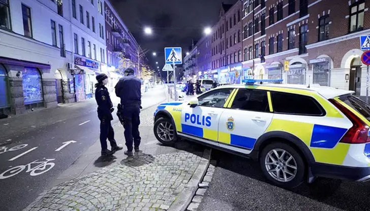 Неизвестни нападатели са открили огън в събота вечерта по заведение за пица и са избягали с колела Неизвестни нападатели са открили огън в събота вечерта по заведение за пица и са избягали с колела