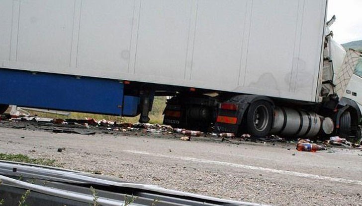 Трафикът се регулира от "Пътна полиция" Трафикът се регулира от "Пътна полиция"