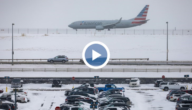 Снежната буря създаде хаос по летища и магистрали в САЩ