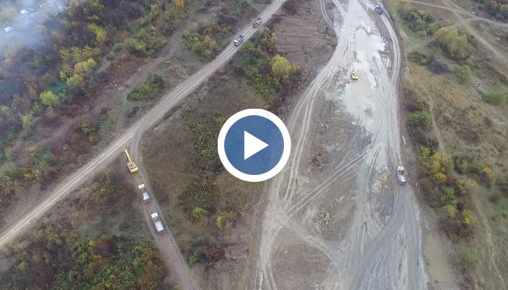 Изграждат насипи за магистрала с речна баластра при Боаза