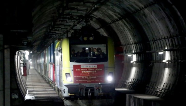 Влакът „China Railway Express” е тръгнал от китайския град Сиян