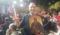 Български журналист занесе икона и сурвачка на Владимир Путин