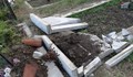 Деца строшили 20 надгробни плочи в Нова Загора