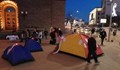 Медицинските сестри местят палатковия лагер пред парламента