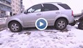 Крадци отмъкват коли, докато собствениците им ги чистят от снега