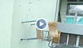 Забити столове в стените на училище в Добрич