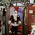 Дядо Коледа раздаде над 7.5 милиарда подаръци
