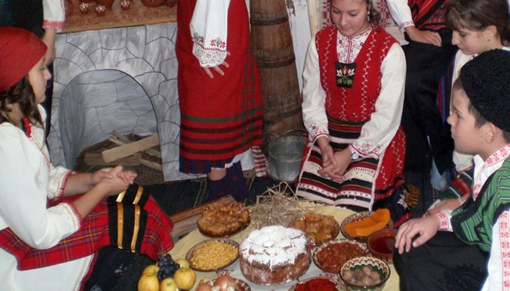 По стара българска традиция приготовленията за Бъдни вечер започват призори на 24 декември