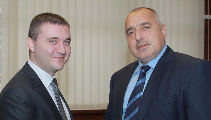 Тандемът бюджеторазбивач не зачита закони - зачеркват милиони, раздават милиарди, изпаряват за секунди излишъци Тандемът бюджеторазбивач не зачита закони - зачеркват милиони, раздават милиарди, изпаряват за секунди излишъци