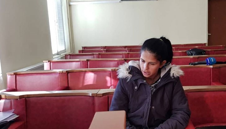 28-годишната Джеврие се яви в съдебната зала с преводач, защото трудно говореше български
