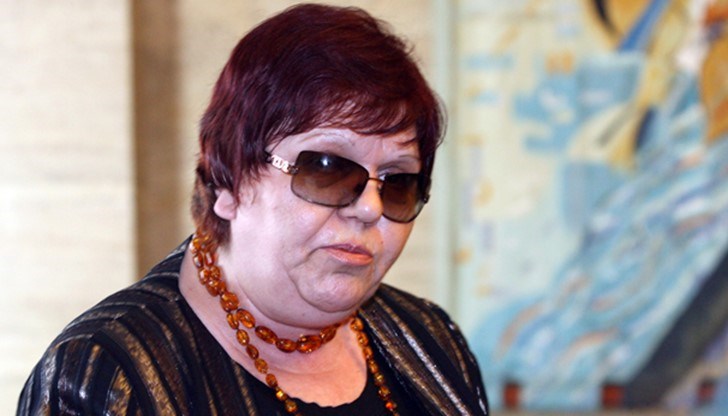 Главната редакторка и съсобственичка на “Стандарт нюз” е Ирена Кръстева майка на Делян Пеевски