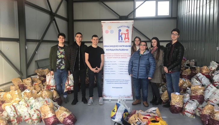 "Купи и дари" обедини усилията на младежи от Интеракт клуб Русе и Ротари клуб Русе