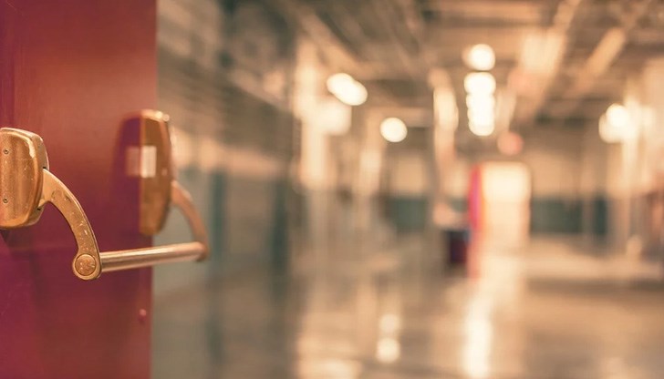 Полицията издирва младата жена Полицията издирва младата жена