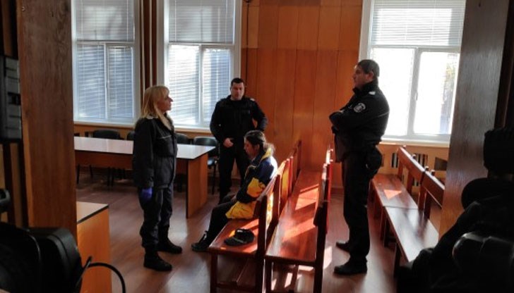 Обвинената за убийство не работела, издържала се от пенсията на покойния си баща Обвинената за убийство не работела, издържала се от пенсията на покойния си баща