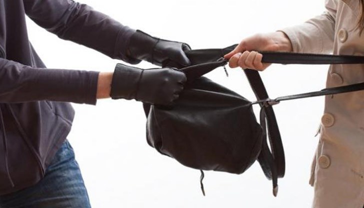 Извършителите се издирват от полицията Извършителите се издирват от полицията