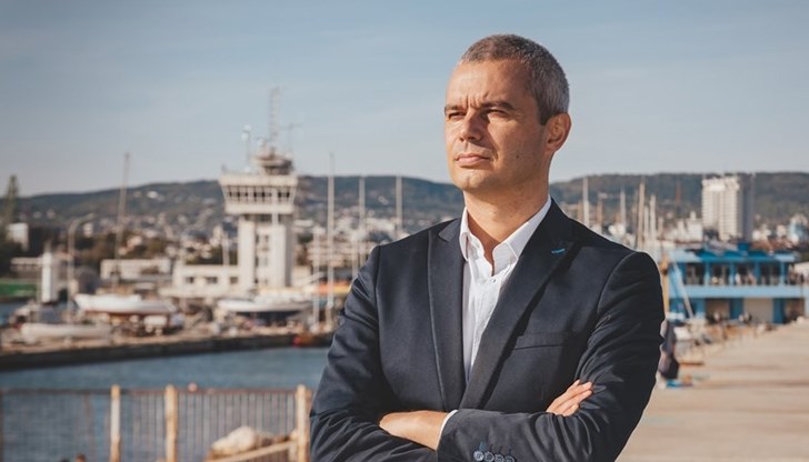 За оставка и дума не обелва. Разбираемо е – Джамбазки няма и 1 (един) ден трудов стаж в живота си, бил е само мъжка секретарка на Каракачанов, така че няма как да остави пост с 50 000 лв месечна заплата За оставка и дума не обелва. Разбираемо е – Джамбазки няма и 1 (един) ден трудов стаж в живота си, бил е само мъжка секретарка на Каракачанов, така че няма как да остави пост с 50 000 лв месечна заплата