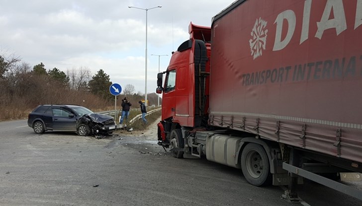 Заграждения в наличните просеки ще попречат на тировете да ги използват за извършване на обратен завой