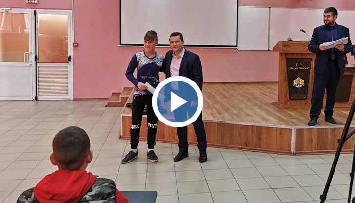 42-ма ученици се запознаха с възможностите на дроновете