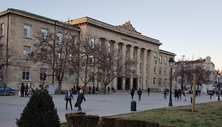 Скандалджията ударил униформения в корема и тръгна да му къса пагоните Скандалджията ударил униформения в корема и тръгна да му къса пагоните