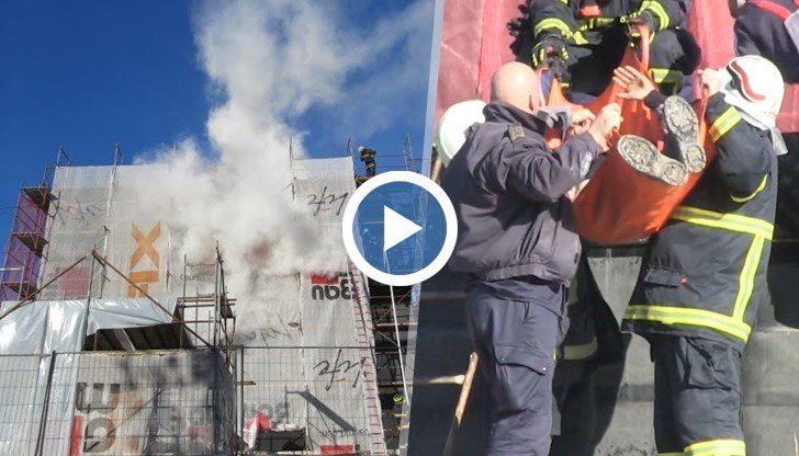 Пожарникарите изнесоха мъжа с платнище и извикаха екип на „Спешна помощ“