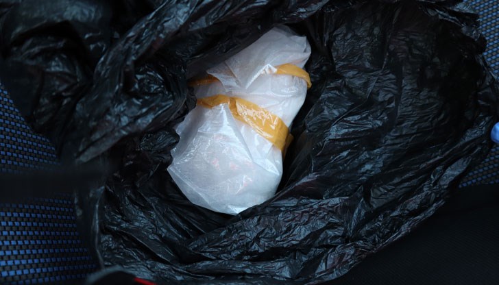 В автомобила, с който пътували са открити 700 грама амфетамин