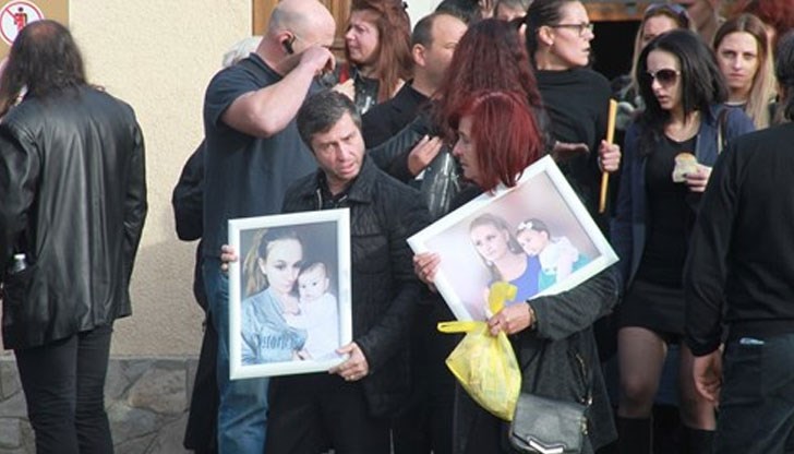 Жестокото убийство на майка и дъщеря стана в края на миналата година