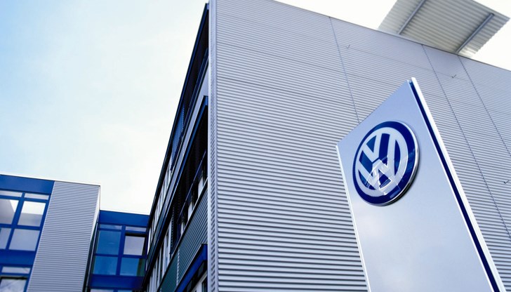 Следователи от прокуратурата в Брауншвайг претърсват бизнес помещения на "Фолксваген" във Волфсбург Следователи от прокуратурата в Брауншвайг претърсват бизнес помещения на "Фолксваген" във Волфсбург