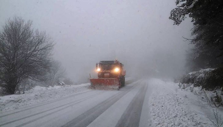 Ограничава се движението на всички моторни превозни средства през прохода поради снегопочистване