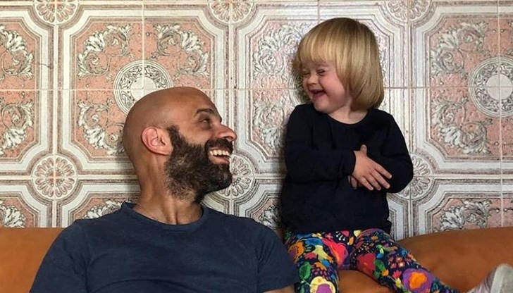 Осиновителят е гей, живеещ в Неапол