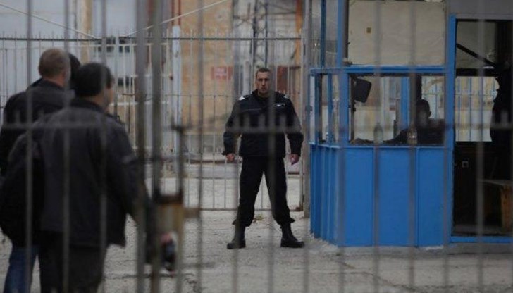 Пет месеца в затвора вместо пробация Пет месеца в затвора вместо пробация