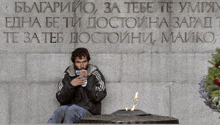 В коя приказка живеем, гербави? За Ирод, който избил младенците? За спящата красавица, приспана от зла вещица за 100 години? В приказка, в която има чудовища!