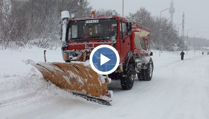 Посрещаме зимата без яснота кой ще чисти републиканската пътна мрежа